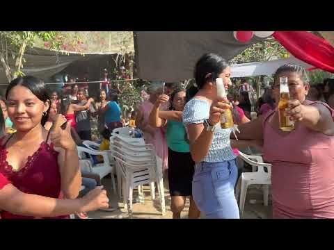 Corrido de Hermelindo Lorenzo - Los Ajholiver’s en el festejo Yamilet y Brayan en Apanhuac Gro.