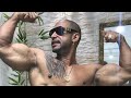 Muscleworship total huge bíceps