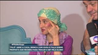 Personagem Filó mostra a casa da atriz Gorete Milagres e participa de brincadeira clássica de Gugu