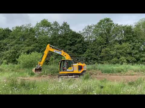 Lonely JCB digger / excavator JCB 140X LC