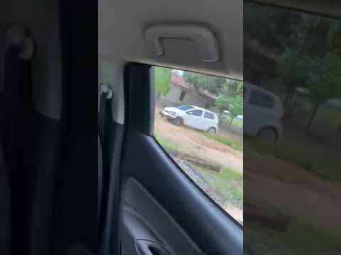 Homem surta, faz manobras perigosas em veículo, colide com viatura, e é preso em Linhares.