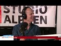 Peter verbaast zich over de mooie bibliotheek - Inzamelactie Sintvoorieder1 Alphen aan den Rijn