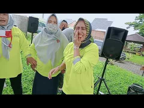 Keseruan outbond Ibu-ibu kader kesehatan Desa Damarsi  Th.2020