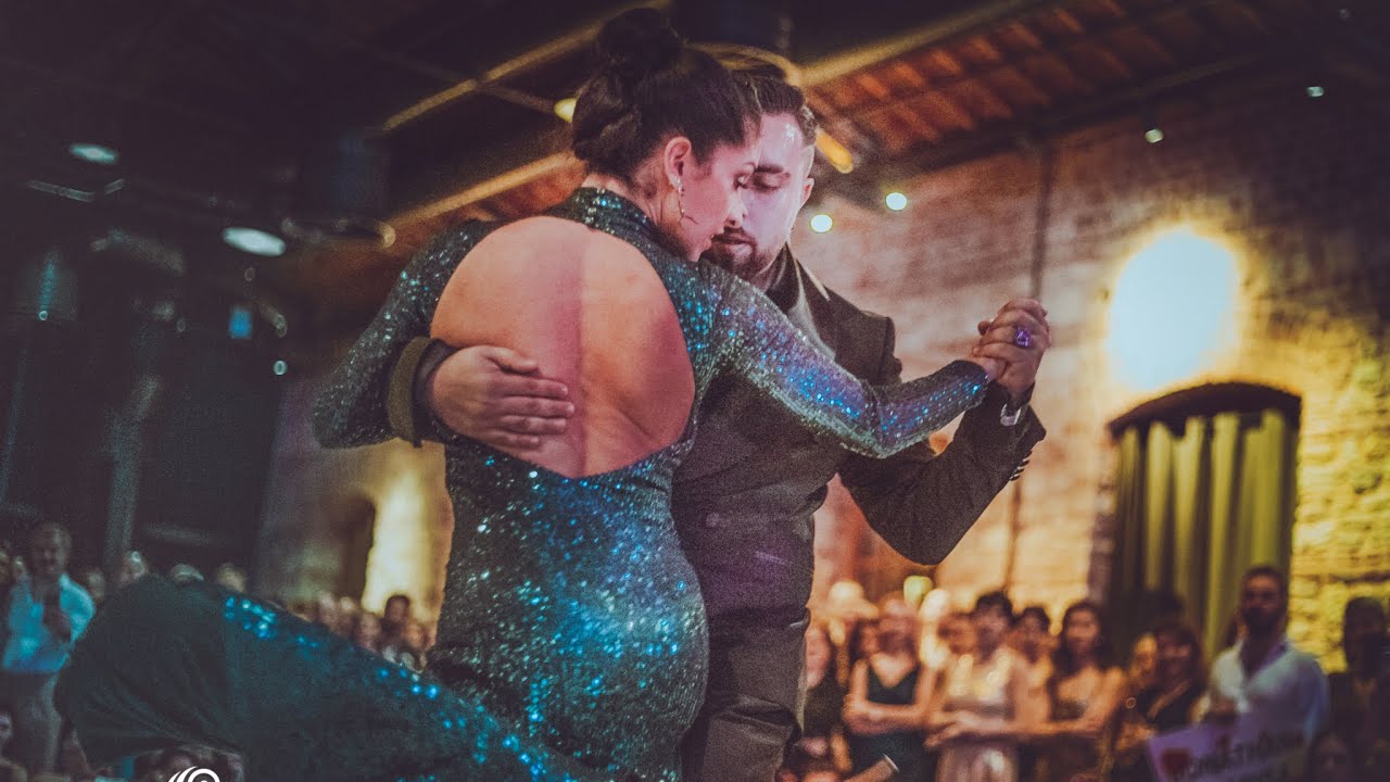 Jonathan Saavedra & Clarisa Aragón "Pof Pof" discover www.chiquedancewear.com