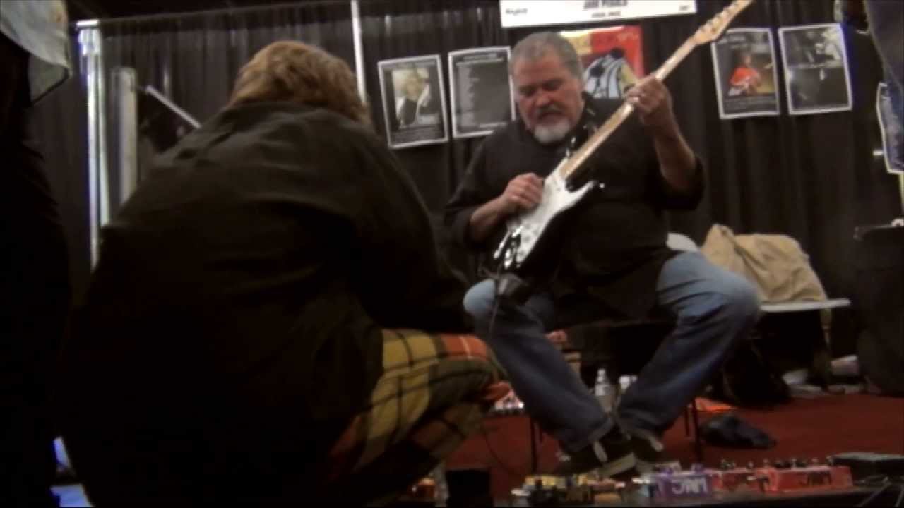  David Hidalgo testing JAM pedals (NAMM show 2012) 