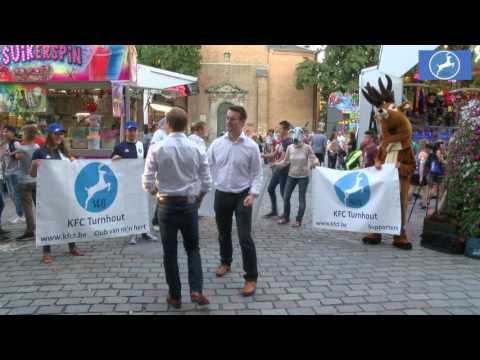 Fans van KFCT aan het stadhuis in Turnhout