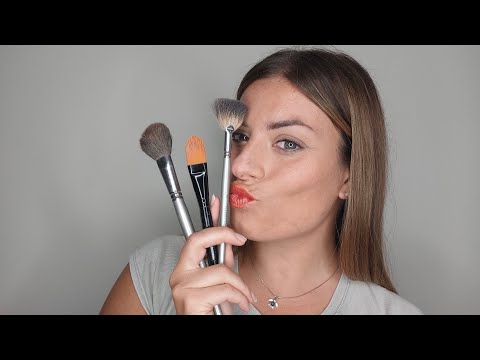 Macchie al viso ? Ecco come le nascondo con il trucco .