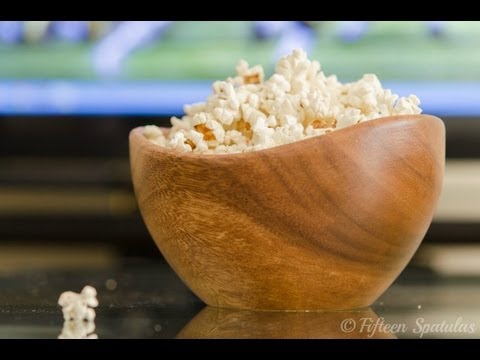 How to Make Popcorn on the Stovetop {Stovetop Popcorn Recipe}