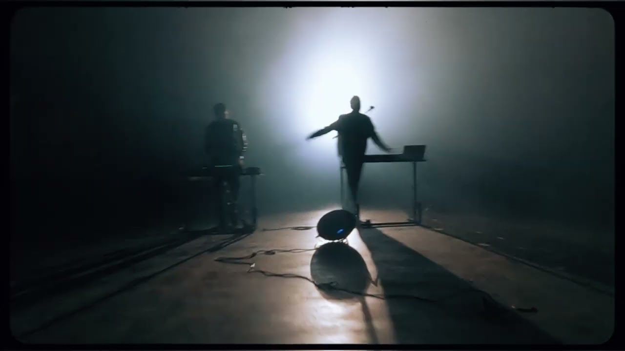 susurra: "my heart should be breaking"