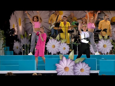 Marcus & Martinus uppträder med låten ”Let me go” till publikens jubel - Lotta på Liseberg (TV4)