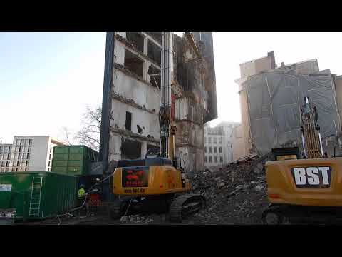 Bagger CAT 352 - Gold aus der Düse 4K Video - gut auf dem 80 Zoll Bildschirm D: