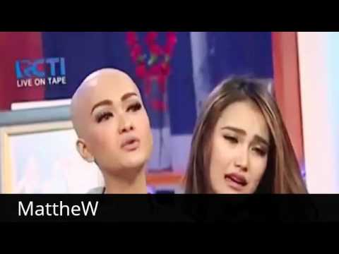 KEPALA BOTAK JULIA PEREZ BERTATTO KARNA KANKER