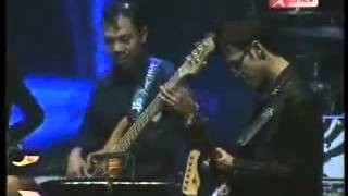 Download lagu Terbang Ariel PETERPAN @ Konser 15 tahun GIGI YouTube mp3 Download lagu Terbang Ariel PETERPAN @ Konser 15 tahun GIGI YouTube mp3