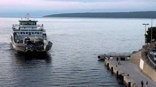 preview picture of video 'Jadrolinija ferry ILOVIK (slowly) arriving at Merag - island Cres'