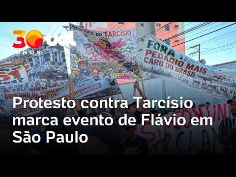 Flávio Bolsonaro é recebido com protestos em SP; manifestantes gritam “Fora, Tarcísio”; veja vídeo