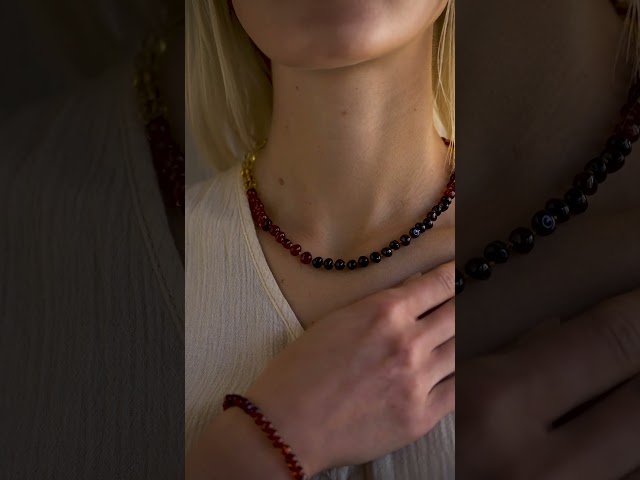 Vídeo relacionado con Collar Arco Iris, Colgante de Circonitas Arco Iris, Collar de Nube Arco Iris para Niños, para Regalos de Fiesta Cumpleaños