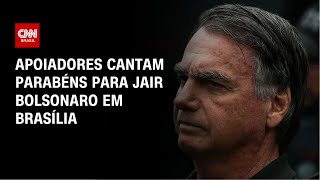 Vídeo: Apoiadores cantam parabéns para Jair Bolsonaro em hospital | AGORA CNN