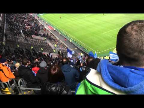 Bochumer Auswärtskurve in Düsseldorf vor dem spiel