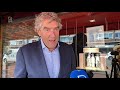Schiedammers met eigen fles aan het water
