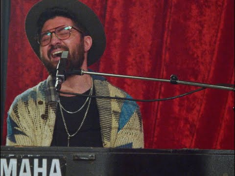 Mondo Freaks - Won't You Decide (Live at The Quadraphonic Club)