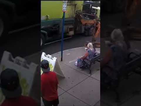 Do not trust robots😂| MINI CLIPIES