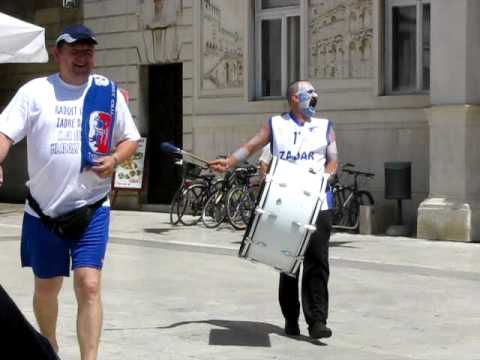 Zadar-Cibona 4. finalna 2010. Slovenac i Bibinjac ujutro na trgu u Zadru