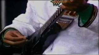 Ziggy Marley Uses The Wah Wah/Cry Baby Machine, While Playing His Steinberger Guitar (Live 1988)