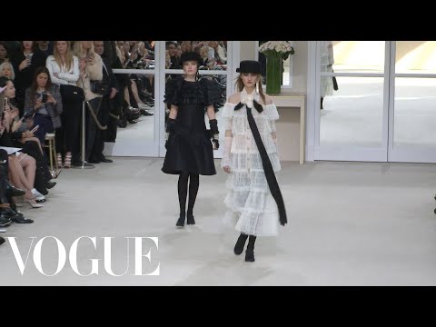 Chanel Fall 2016 Ready-to-Wear | Paris Fashion Week