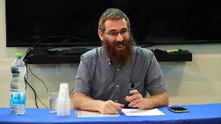 הרב מאיר קליין | כתנות עור - התורה מתלבשת בפרדס | כנס "תלמוד תורתך באהבה" (תלמידי הרב עדין אבן ישראל (שטיינזלץ) זצ"ל) - התמונה מוצגת ישירות מתוך אתר האינטרנט יוטיוב. זכויות היוצרים בתמונה שייכות ליוצרה. קישור קרדיט למקור התוכן נמצא בתוך דף הסרטון