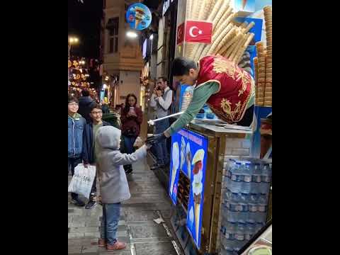 Turkish Famous Ice Cream Seller & Buyer Fun Time 🇹🇷❤️🚋🍧🍨🍦🙂👍 #viral #vlog #turkey #istanbul #icecream