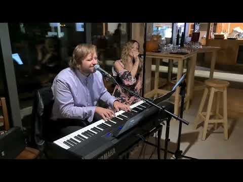 Urška & Marko - Ob Tebi (Cover) - Live