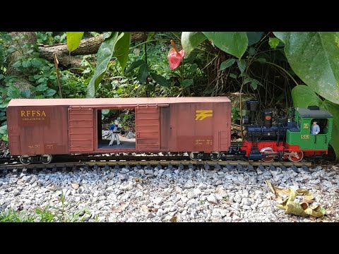 Vagão RFFSA escala 1:25 por toda a Ferrovia de Jardim / 1:25th scale Boxcar thru Garden Railroad