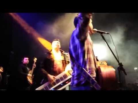 El Super Hobby - Me acostumbre En Vivo