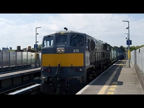 IÉ 071 class loco 086 passes Drumcondra on The IWT liner from Ballina. 1-6-2021