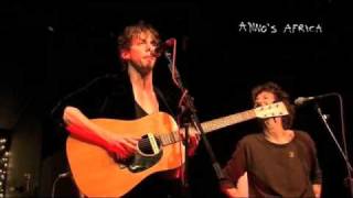 Johnny Borrell and Jane Birkin sing "Je suis venu te dire que je m'en vais"