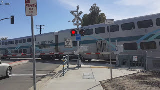 Metrolink 667 crosses Ritchey Street (Santa Ana CA)