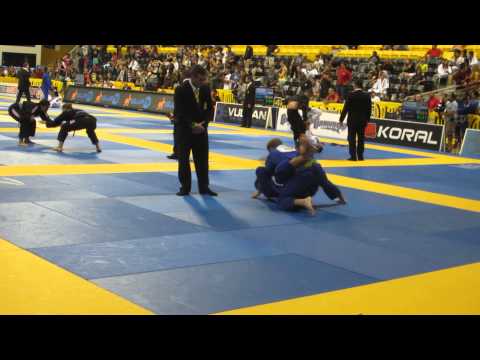 Alex Cabanes (Calasans BJJ, Atos) - World Jiu Jitsu 2014 Brown Belt Light Weight (2nd fight)