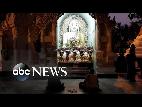 Devotees, coronavirus and Bloomberg: World in Photos, March 2