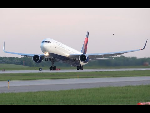 Delta 767-300 take off, DTW