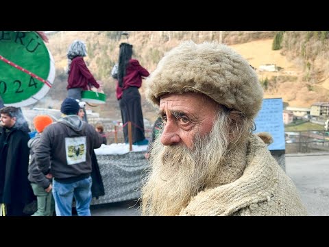 Ardesio, a salutare il carro del Zenerù arriva Flaminio Beretta