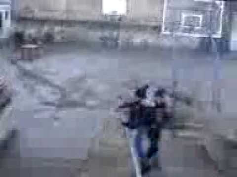 Ahahahahah... i flash ca ni venunu a scola...semu pessi kiddu s'ammazzau