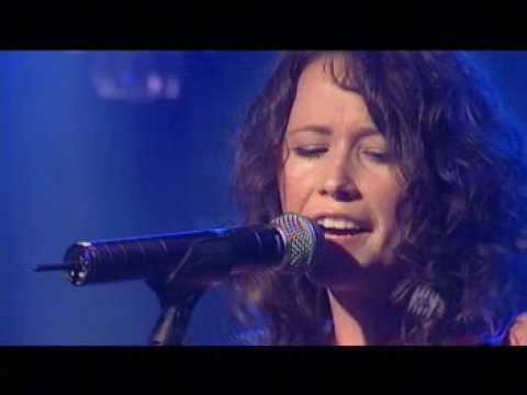 Sarah Lee Guthrie & Johnny Irion - Holdin' Back (RocKwiz)