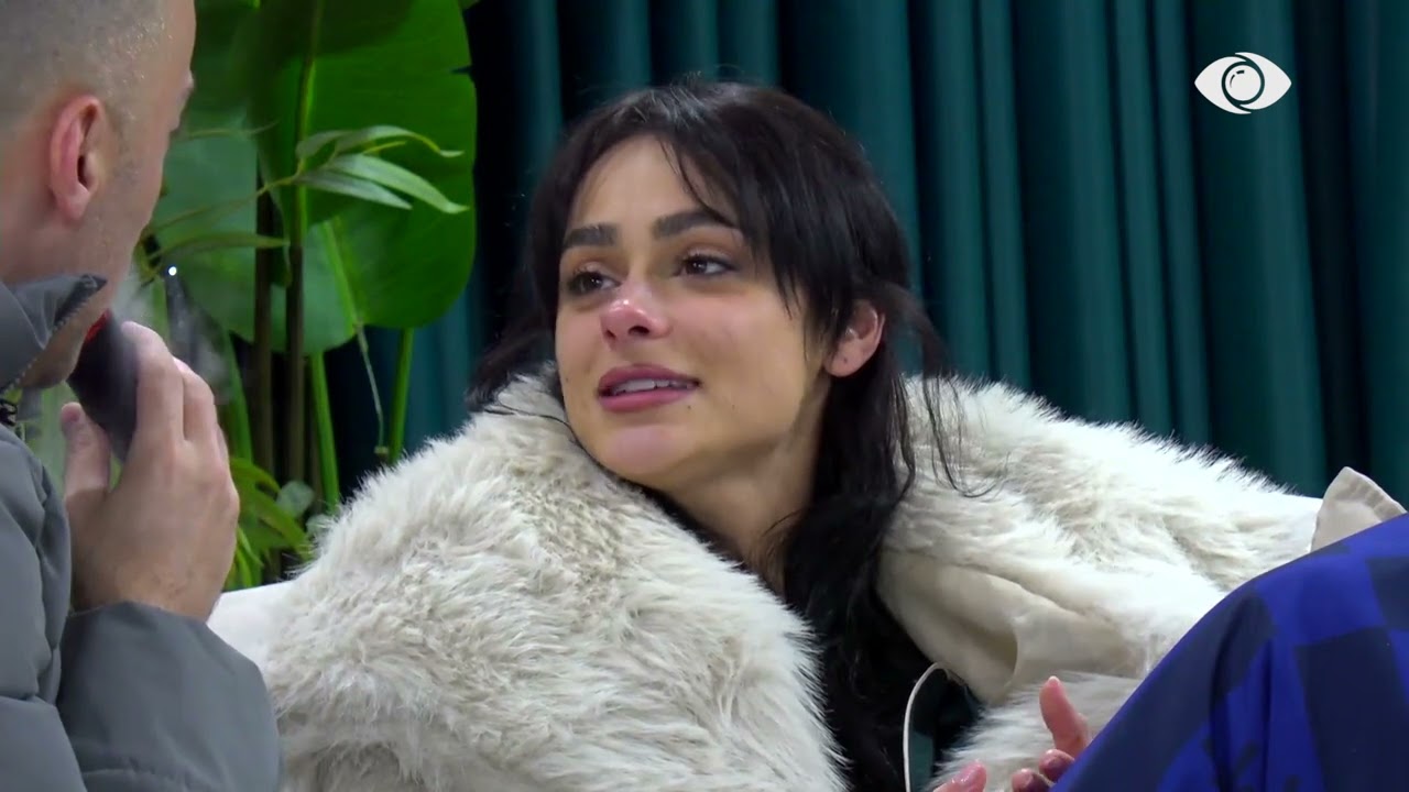 Këtu në shtëpi një shikim të bën që…/ G Bani bisedon me Eglin jashtë në oborr