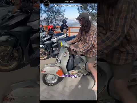 Motor Klasik Indonesia Ini Bikin Bule Irlandia Penasaran #viral #shorts #bromo #tourism