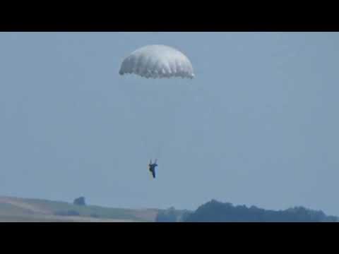 16bpd- skoki spadochronowe.