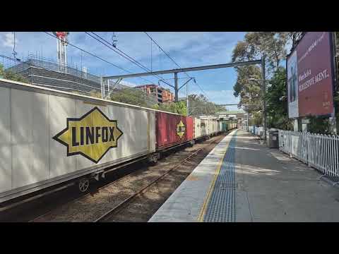 NR95 31 going thru Meadowbank Station in April 2025