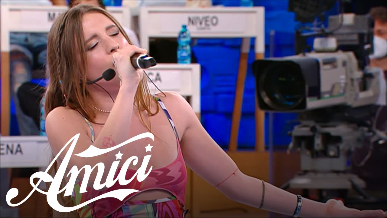 Amici 22 - Angelina - Il bacio sulla bocca