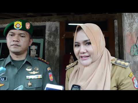 Kunjungan ke salah satu rumah warga yang membuat produk UMKM  di desa Kedungsuren Kecamatan Kaliwung