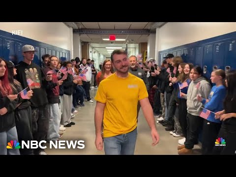 Students surprise teacher with patriotic sendoff before Navy service