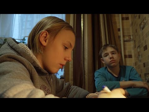 How do Ukrainian refugees live in Moldova?